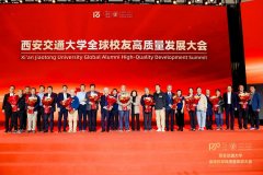 取校友是双向成长的命运配合体